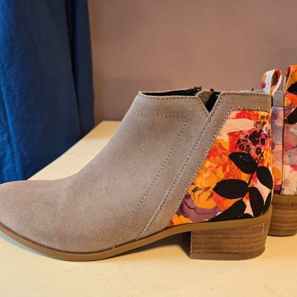 Inkkas Savannah booties US 10 EU 41 gently used floral and suede - Picture 4 of 6